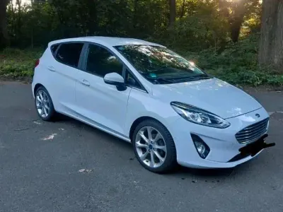 Gebraucht Ford Fiesta 100 PS (73 kW) 2018 Weiß Kleinwagen