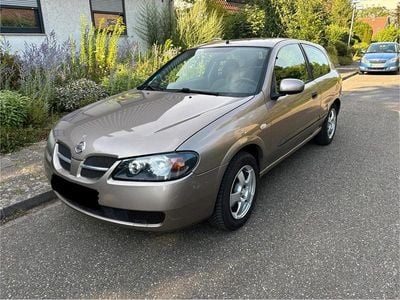 Nissan Almera