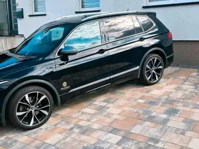 Gebraucht VW Tiguan Allspace R-line 200 PS (147 kW) 2022 Schwarz SUV