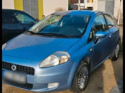 Usata Fiat Grande Punto 77 CV (56 kW) 2005 Blu Utilitaria