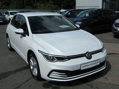 Second-hand VW Golf VIII Life 131 CP (96 kW) 2021 Alb Berlinǎ