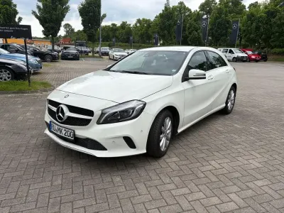 Gebraucht Mercedes A180 109 PS (80 kW) 2016 Weiß Limousine