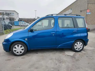 Gebraucht Toyota Yaris Verso 84 PS (61 kW) 2004 Blau Van / Kleinbus