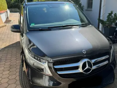Gebraucht Mercedes V220 163 PS (119 kW) 2023 Andere farben Van / Kleinbus