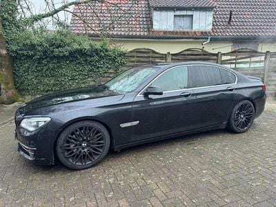 Schwarz Gebraucht 2013 BMW 740 Limousine | 9.400 €