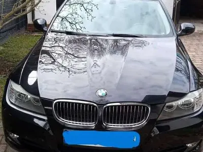 Gebraucht BMW 318 143 PS (105 kW) 2011 Schwarz Kombi