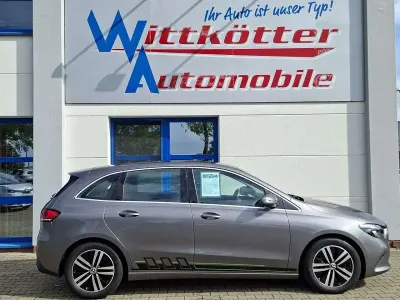 Gebraucht Mercedes B200 Progressive 163 PS (119 kW) 2022 Mountaingrau Van / Kleinbus