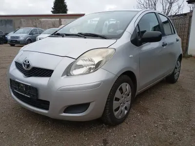 Usata Toyota Yaris Cool 101 CV (74 kW) 2009 Argento Utilitaria