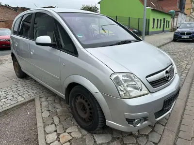 Gebraucht Opel Meriva Basis 90 PS (66 kW) 2007 Starsilber iii m2 Van / Kleinbus