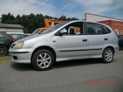 Nissan Almera Tino