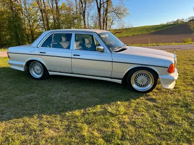 Usata Mercedes E230 136 CV (100 kW) 1982 Bianco Berlina