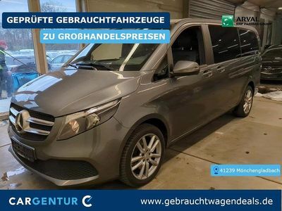 Lackfarbe selenitgrau m Gebraucht 2022 Mercedes V250 Van / Kleinbus | 45.390 € (Fairer Preis)