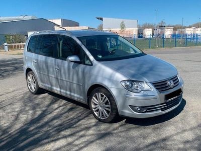Second-hand VW Touran 140 CP (102 kW) 2009 Argintiu Monovolum