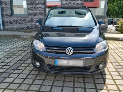 Gebraucht VW Golf VI Team 105 PS (77 kW) 2011 Schwarz Kleinwagen