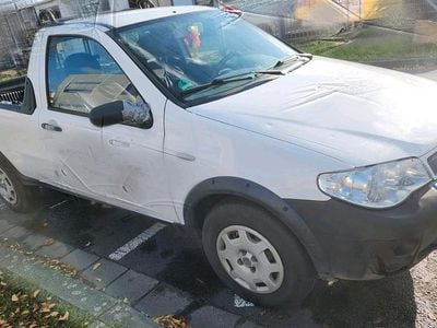 Gebraucht Fiat Strada 84 PS (61 kW) 2008 Weiß Abholung