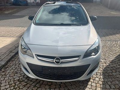 Gebraucht Opel Astra 140 PS (102 kW) 2013 Weiß Limousine