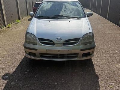 Nissan Almera Tino
