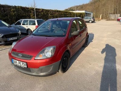 Gebraucht Ford Fiesta Ambiente 69 PS (50 kW) 2007 Rot Kleinwagen
