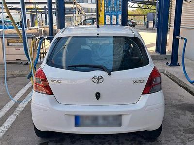 Usata Toyota Yaris 69 CV (50 kW) 2010 Bianco Utilitaria