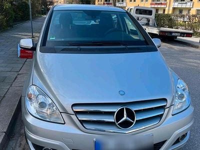 Gebraucht Mercedes B170 116 PS (85 kW) 2009 Silber Van / Kleinbus