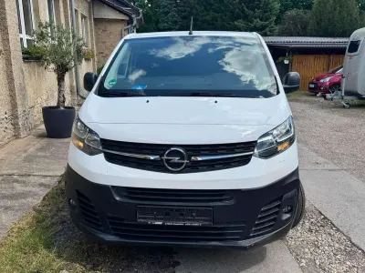 Gebraucht Opel Vivaro-e Combi Edition 122 PS (89 kW) 2020 Jade weiss/arktis weiss Van / Kleinbus