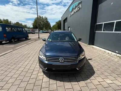 Gebraucht VW Passat 105 PS (77 kW) 2011 Blau Kombi