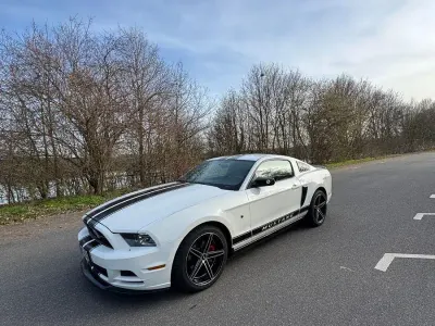 Używany Ford Mustang 305 KM (224 kW) 2013 Biały Coupe
