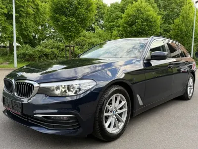 Gebraucht BMW 518 Sport Line 190 PS (139 kW) 2019 Blau Limousine