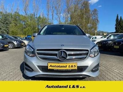 Gebraucht Mercedes B180 Style 122 PS (89 kW) 2015 Silber Van / Kleinbus