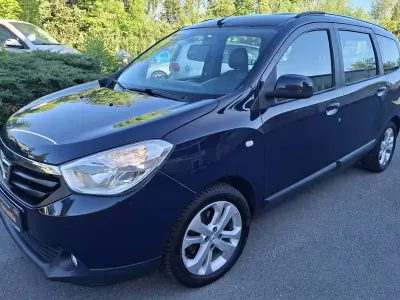 Używany Dacia Lodgy Prestige 107 KM (78 kW) 2015 Niebieski Minivan