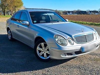Second-hand Mercedes E220 150 CP (110 kW) 2002 Argintiu Berlinǎ