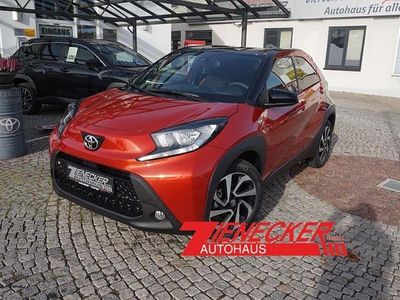 Neu Toyota Aygo X 72 PS (52 kW) 2026 Rot SUV