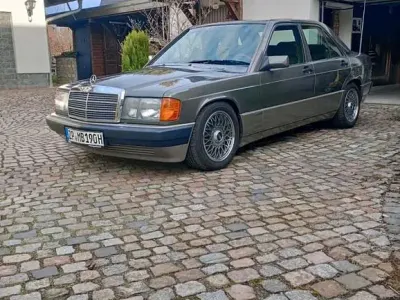 Gebraucht Mercedes 190 122 PS (89 kW) 1992 Silber Limousine