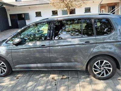 Begagnad VW Touran Sound 190 HK (139 kW) 2018 Grå Minibuss