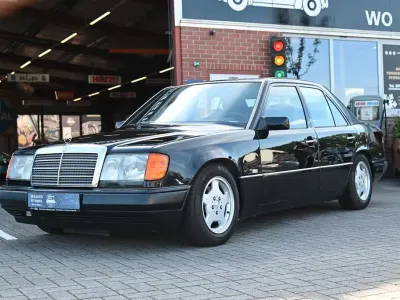 Gebraucht Mercedes 300 147 PS (108 kW) 1991 Schwarz Limousine