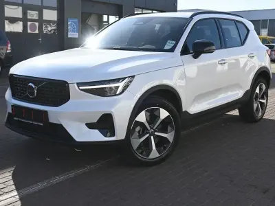 Gebraucht Volvo XC40 Plus 163 PS (119 kW) 2025 Weiß SUV