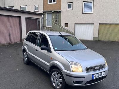 Silber Gebraucht 2004 Ford Fusion Limousine | 1.900 € (Guter Preis)