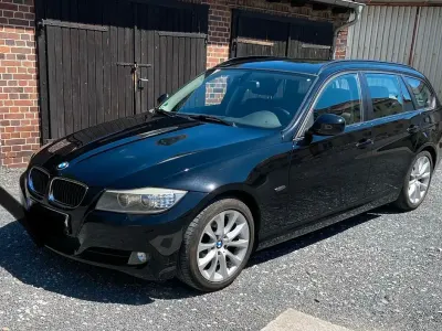 Gebraucht BMW 318 143 PS (105 kW) 2011 Schwarz Kombi