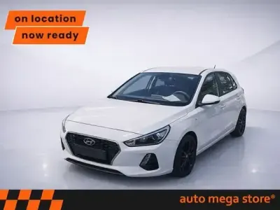 Gebraucht Hyundai i30 Pure 101 PS (74 kW) 2018 Polar white / sol Limousine