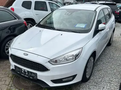 Gebraucht Ford Focus Trend 105 PS (77 kW) 2015 Weiß Kombi