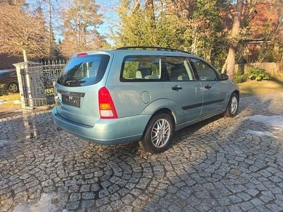 Silber Gebraucht 2000 Ford Focus Kombi | 1.950 € (Fairer Preis)