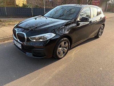 Schwarz Gebraucht 2021 BMW 118 Sport Line Kleinwagen | 17.700 € (Guter Preis)