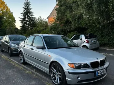 Gebraucht BMW 318 Basis 143 PS (105 kW) 2003 Silber Limousine