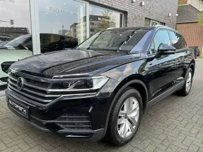 Używany VW Touareg Basis 231 KM (169 kW) 2021 Czarny SUV
