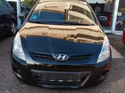 Gebraucht Hyundai i20 Edition 77 PS (56 kW) 2012 Schwarz Kleinwagen
