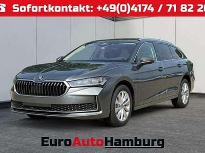 Neu Skoda Superb Selection 193 PS (141 kW) 2025 Graphitegrau metallic Kombi