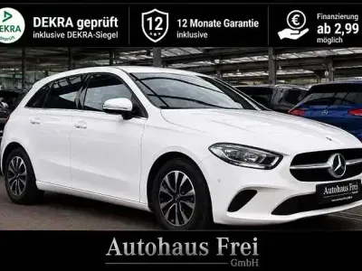 Gebraucht Mercedes B200 Style 150 PS (110 kW) 2021 Weiß Kleinwagen