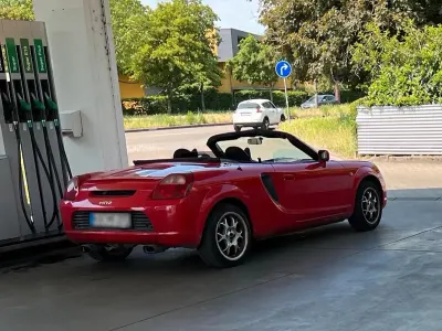 Gebraucht Toyota MR2 139 PS (102 kW) 2002 Rot Cabrio