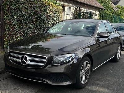 Braun Gebraucht 2016 Mercedes E220 Limousine | 26.500 € (Teuer)