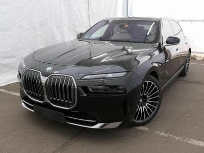 Second-hand BMW 740 299 CP (219 kW) 2025 Negru Berlinǎ